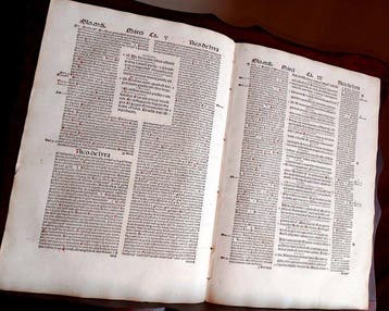 Nicolaus de Lyra - Sheet from Incunable Biblia latina, Antiek en Kunst, Antiek | Boeken en Bijbels
