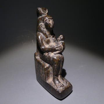 Replica van de oude Egyptische Isis met