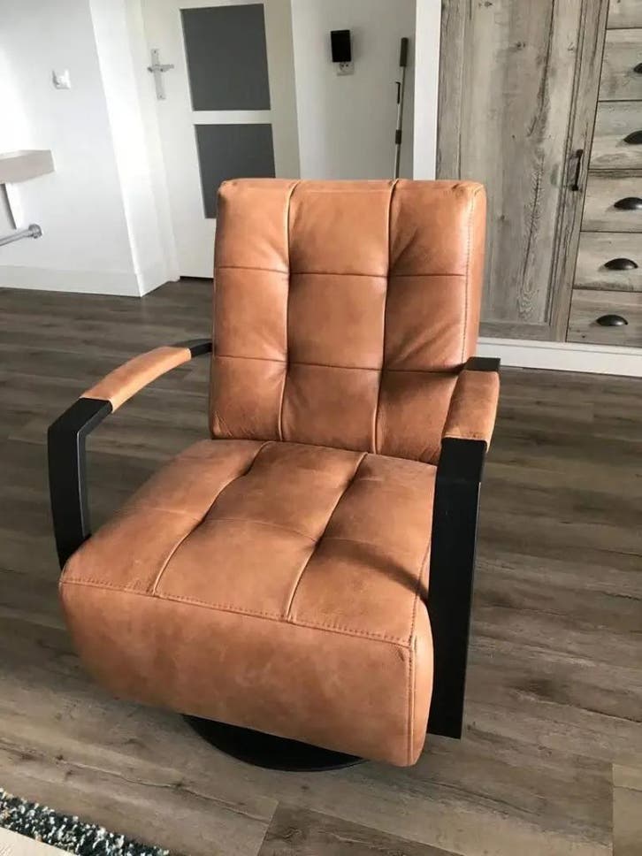 Draaifauteuil met stalen frame en schotelvoet - bruin leer, Huis en Inrichting, Fauteuils, Nieuw, Leer, Ophalen of Verzenden