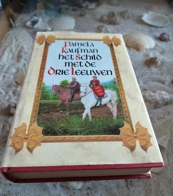 Pamela Kaufman - Het schild met de drie leeuwen, Zo goed als nieuw, Pamela Kaufman 