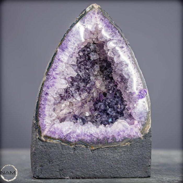 Natuurlijke amethist kristalkathedraal – donkerpaars, Verzamelen, Mineralen en Fossielen
