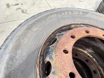 4 goede wielen met gratis banden 315/70r22,5