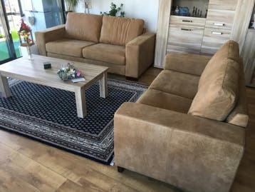 2 leren banken met houten poten - bruin leer, Ophalen of Verzenden, Nieuw, Rechte bank, Leer