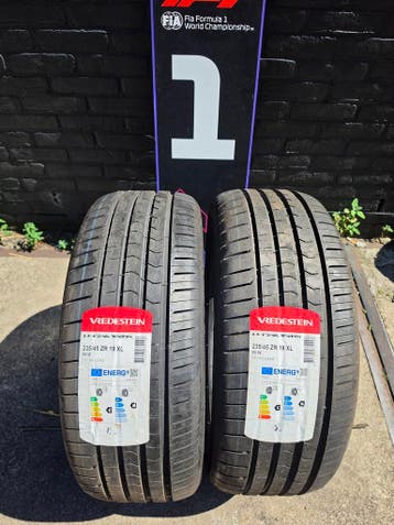 235/45r19 99W XL Vredestein 2 Nieuwe Banden, Auto-onderdelen, Banden en Velgen, Nieuw, 235 mm, Band(en), Zomerbanden