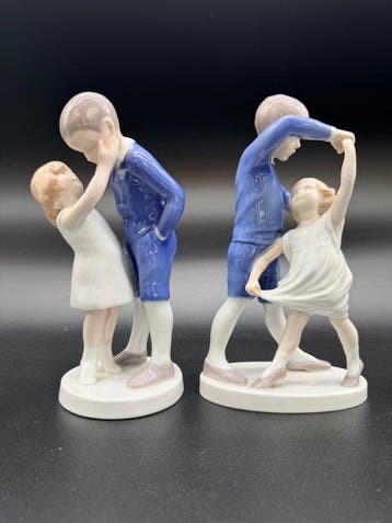 Bing & Grondahl - Figuur - Childhood Love & Joy (2) -