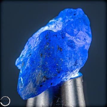 Natuurlijke, zeldzamere tanzaniet-ruw kristal – intens blauw