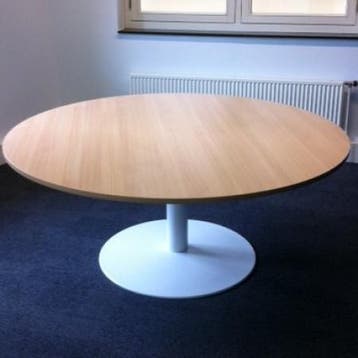 (MDK-104481) Ahrend trompetpoot tafel, Huis en Inrichting, Bureaus, Ophalen of Verzenden, Gebruikt