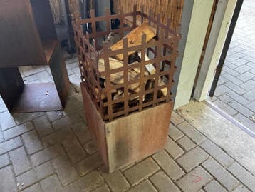 Online veiling: Metalen vuurkorf met hout, Nieuw