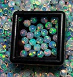 Opaal Cabochon - Hoogte: 5 mm - Breedte: 4 mm- 3 g - (40)