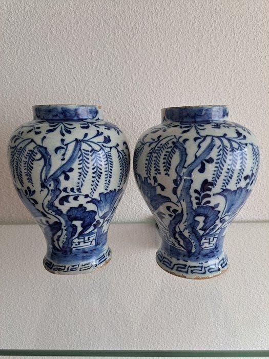 Delft, Plateelbakkerij - Vaas (2) - Aardewerk, Antiek en Kunst, Antiek | Glas en Kristal
