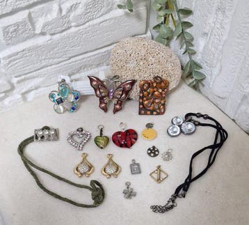 Themacollectie - Vintage pendantcollectie – Partij van 16