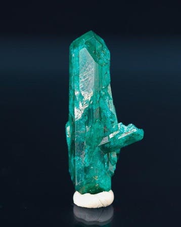 Rich DIOPTASE met volledig beëindigd kristal • 13,85 ct •