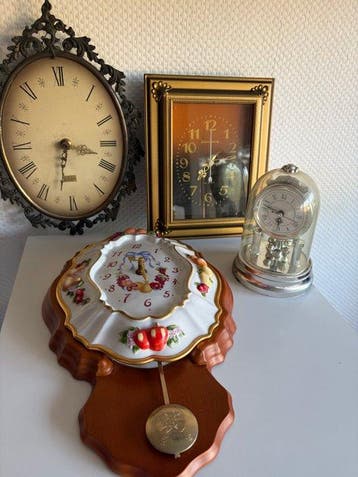 Klok (4) - Lot de 4 horloges murales et de table vintage -
