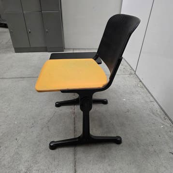 Kleine RETRO wachtkamerstoel met tafeltje metalen zitting en, Antiek en Kunst, Ophalen of Verzenden