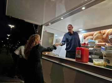 Voordelige catering op locatie | Friet enzo Partycatering, Kraam