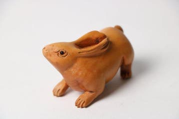Konijn netsuke met ingelegde ogen - Hout - Japan - 1900-2000