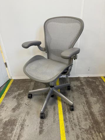 Refurbished Herman Miller Aeron Titanium, Huis en Inrichting, Bureaustoelen, Verzenden, Wit, Zo goed als nieuw, Bureaukruk