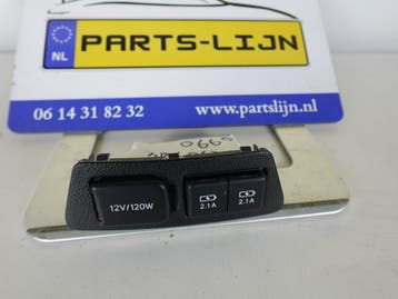Gebruikte 12v en usb aansluiting voor Lexus ES 2018-2024 – 8, Ophalen of Verzenden, Nieuw
