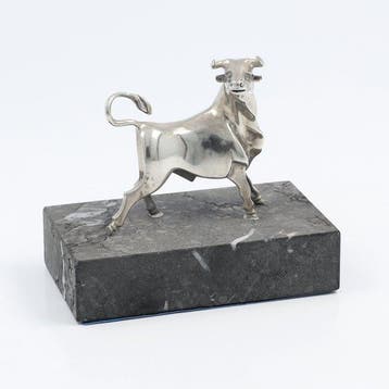 J. Niekerk. Art Deco. - Beeldje, Stier. - 7.6 cm - .925