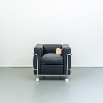 4x Cassina LC2 Le Corbusier Fauteuil Zwart Leer - Chroom, Minder dan 75 cm, Nieuw, Ophalen of Verzenden, 75 tot 100 cm