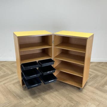Klassehout klap boekenkast verrijdbaar (hxbxd) 115x140x45, Ophalen of Verzenden, Gebruikt