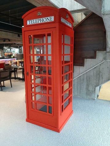 Een Engelse telefooncel de ideale bel plek voor op kantoor, Vergader- of Presentatieruimte, Ophalen, Nieuw zonder verpakking