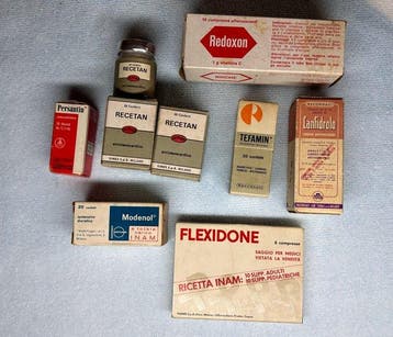 Collectie van memorabilia - Geneesmiddelenverpakkingen