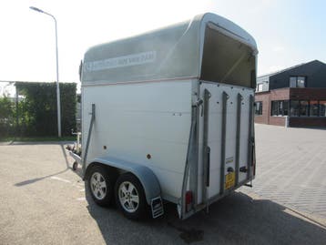 Henra trailer 2P Aluminium paardentrailer met zadelkamer, Ophalen, Gebruikt, Aluminium, 2-paards trailer