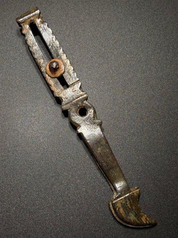 Oud-Romeins Brons Uiterst zeldzaam architecteninstrument van