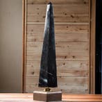 Zwarte Obsidiaan Obelisk - Zeer exclusief - Basis van hout