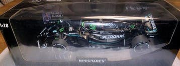 Minichamps 1:18 - Modelauto - MERCEDES -AMG PETRONAS FORMULA, Nieuw