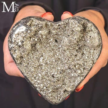 pyriet-hart met kristaldrusen Uitgehouwen Hart uit