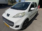Peugeot 107 XS Lm velgen 1.0 12V 5DR 2010 Wit, Auto's, Voorwielaandrijving, Stof, Gebruikt, Origineel Nederlands