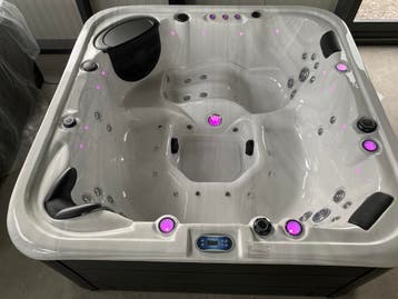 NIEUW 210x210 Jacuzzi Spa Balboa Luxion + Cover | Garantie, Ophalen of Verzenden, Nieuw, Filter, Vast