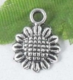 6 x Metalen bedel zonnebloem antiek zilverkleur 12 x 9mm, Ophalen of Verzenden, Nieuw, Bedel