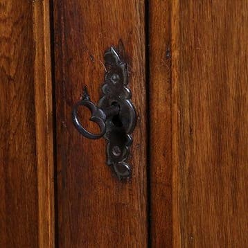 Stoere 17e eeuwse 2-deurs kast op bolpoten  Prachtige patina, Antiek en Kunst, Ophalen of Verzenden