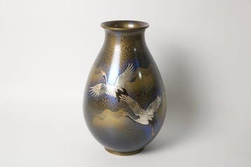Takaoka Dki Bronzen Vaas met Twee Kraanvogels in Vlucht —