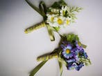 Luxe corsage vergeet me nietjes boutonnière op pinclip met, Ophalen of Verzenden, Nieuw