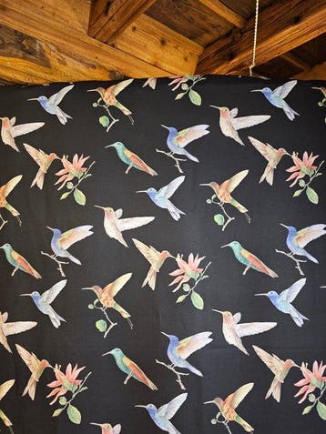 300x280cm! Exclusieve Art Déco-stof met kolibrie- 300x280cm-