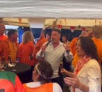 Zanger entertainer WK feest drive in, Dj