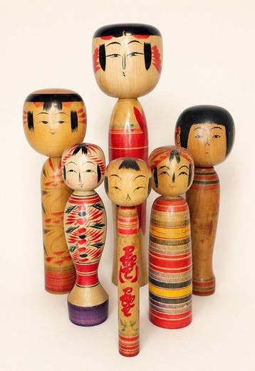 Traditionele kokeshi 6-delige set, houten volkskunstpoppen,