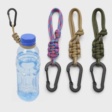 Multifunctionele Outdoor Fleshouder & Sleutelhanger met Kara