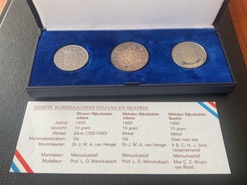 Nederland. Eerste rijksdaalders Juliana en Beatrix.