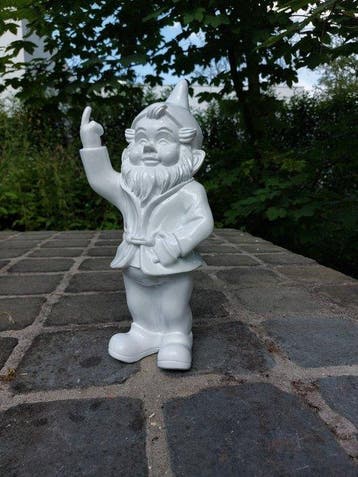 Beeld, naughty white gnome with middle finger - 30 m -