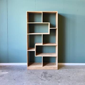 A-symmetrische boekenkast van massief hout, Voorradig!, Huis en Inrichting, Kasten | Boekenkasten, Met plank(en), Teakhout, Nieuw