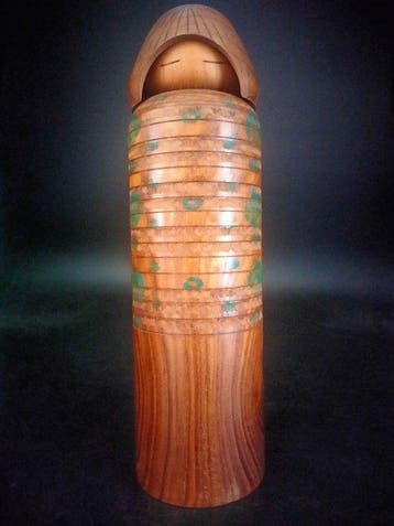Beeldje - ZELDZAME Kokeshi getiteld Midori gemaakt door
