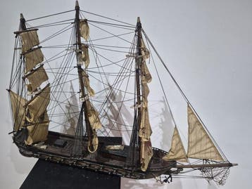 Large handcrafted wooden model of a Habsburg Spanish war, Nieuw
