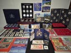 Nederlandse proof-medaille-set met houten kist, Malta- en, Postzegels en Munten