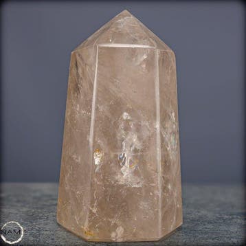 Natuurlijke rookkwarts-obelisk – markante structuur met