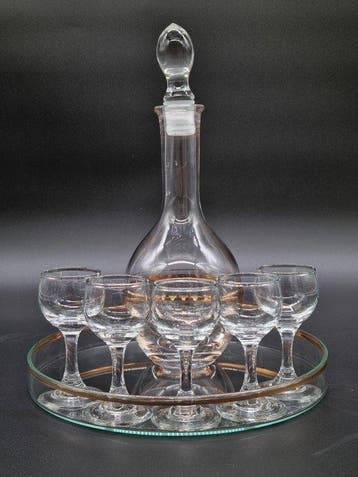 Elegantes Likör-Set mit Golddekor – Karaffe, 6 Gläser &, Antiek en Kunst